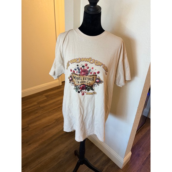 Gildan Other - Mabel Esther Trading Co Livin The Loose Leaf Life Graphic T-Shirt Cream XL